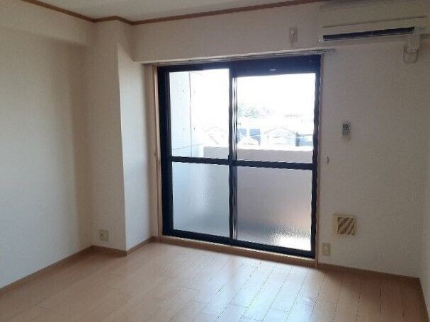 物件内観写真3　(居間です)