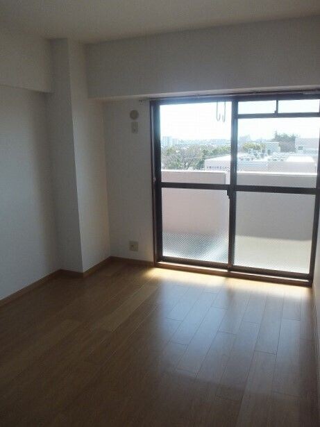 物件内観写真4　(使いやすいリビングです)