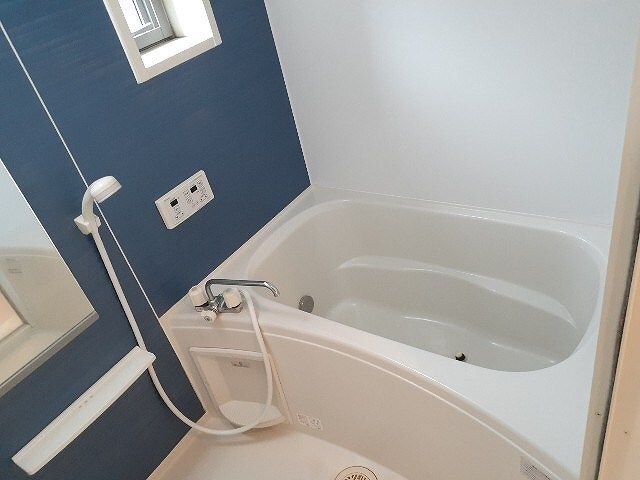 物件内観写真6　(ゆったり過ごせるお風呂です)