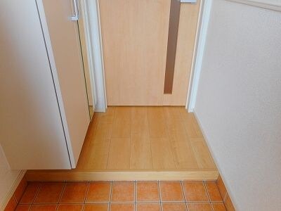 物件内観写真11　(明るい玄関です)