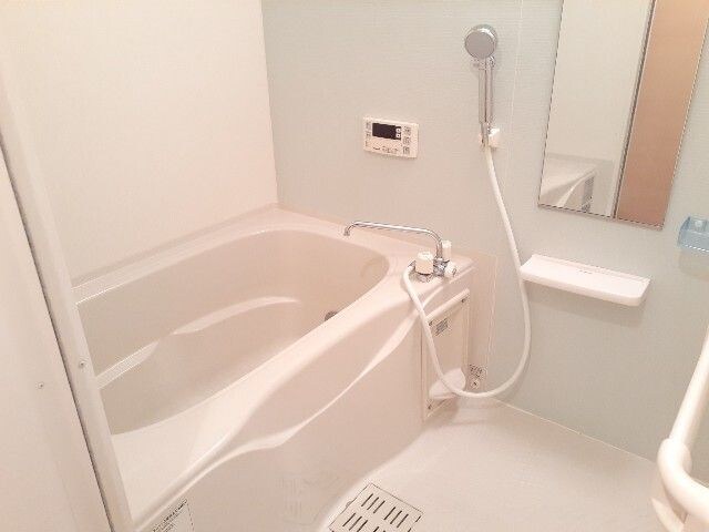 物件内観写真5　(きれいなお風呂です)