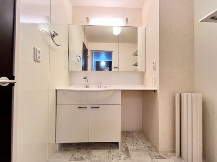 物件内観写真5　(コンパクトで使いやすい洗面所)