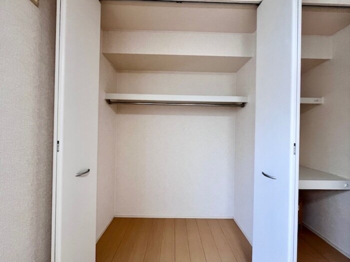 物件内観写真10　(小物を収納するのに便利です)