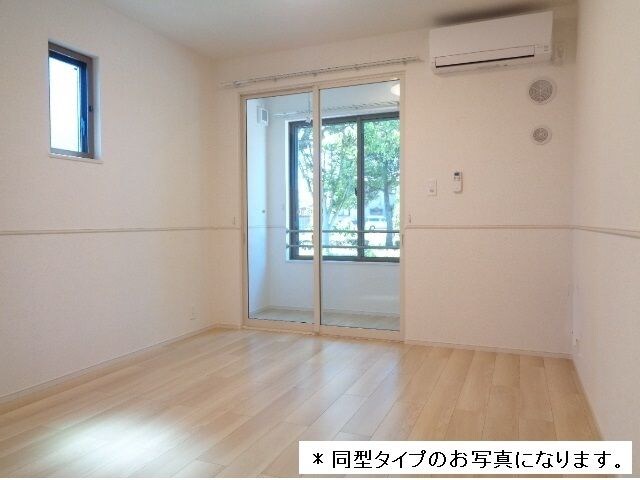 物件内観写真3　(居間です)