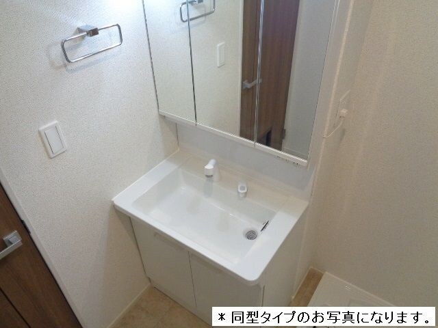 物件内観写真6　(忙しい朝には欠かせない洗面所です)