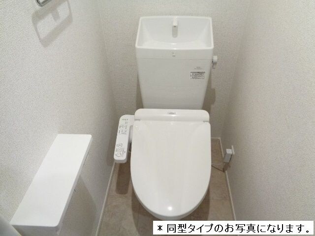 物件内観写真7　(シンプルで使いやすいトイレです)