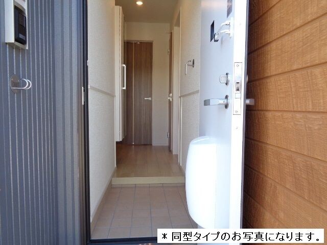 物件内観写真11　(きれいな玄関です)