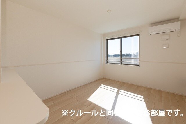 物件内観写真3　(おしゃれな居間です)