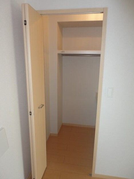 物件内観写真9　(小物を収納するのに便利です)