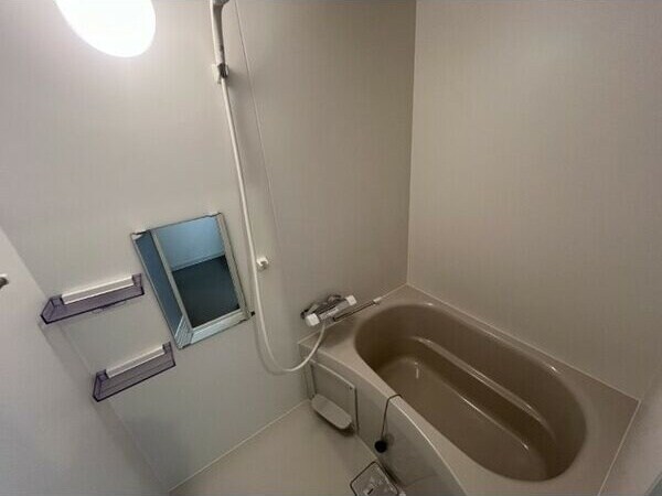 物件内観写真6　(ゆったり過ごせるお風呂です)