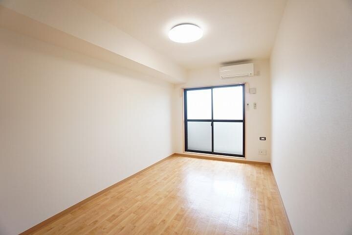 物件内観写真15　(使い勝手のいい寝室です)