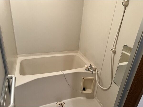 物件内観写真6　(落ち着いた空間のお風呂です)