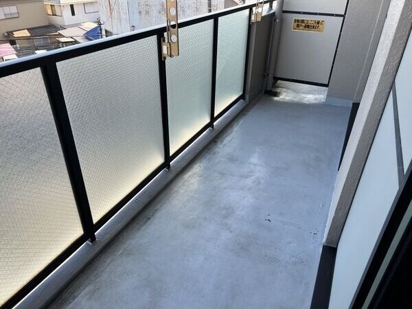 物件内観写真12　(バルコニーがあります)