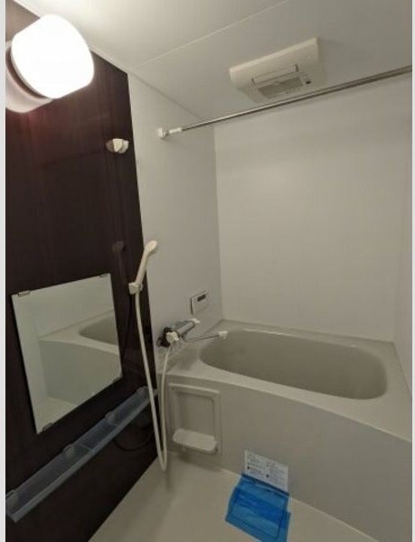 物件内観写真4　(コンパクトで使いやすいお風呂です)