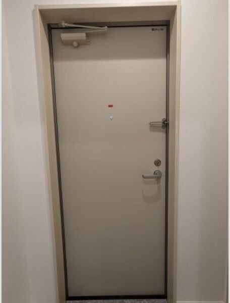 物件内観写真9　(ゆったりとした玄関です)