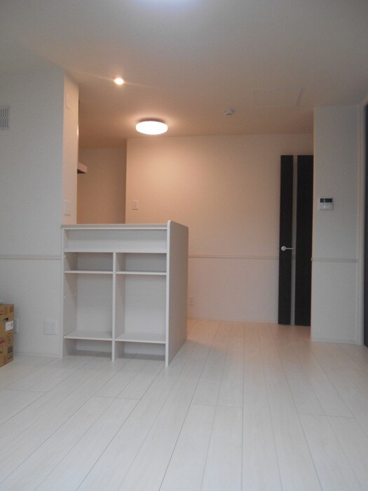 物件内観写真2　(ゆったりとしたリビングです)