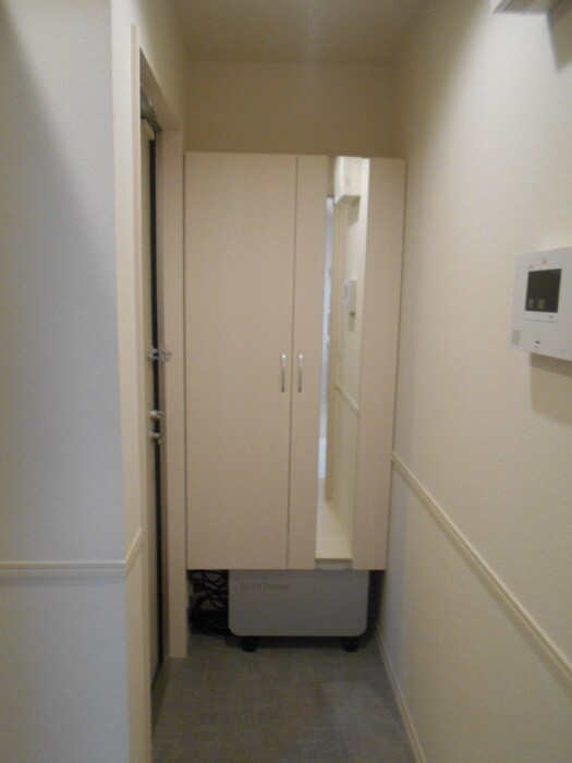 物件内観写真10　(ゆったりとした玄関です)