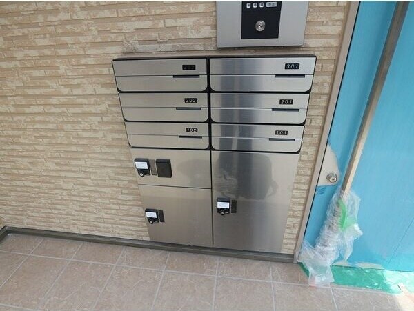 物件外観写真2　(建物の内部です)