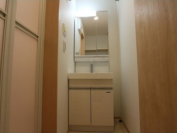 物件内観写真6　(使いやすい洗面所です)