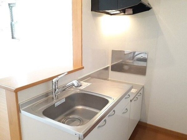 キッチン(コンパクトなキッチンで掃除もラクラク)