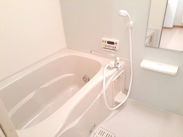 物件内観写真6　(コンパクトで使いやすいお風呂です)