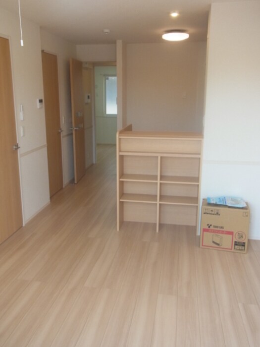 物件内観写真2　(こちらの居間で趣味の時間をお楽しみください)