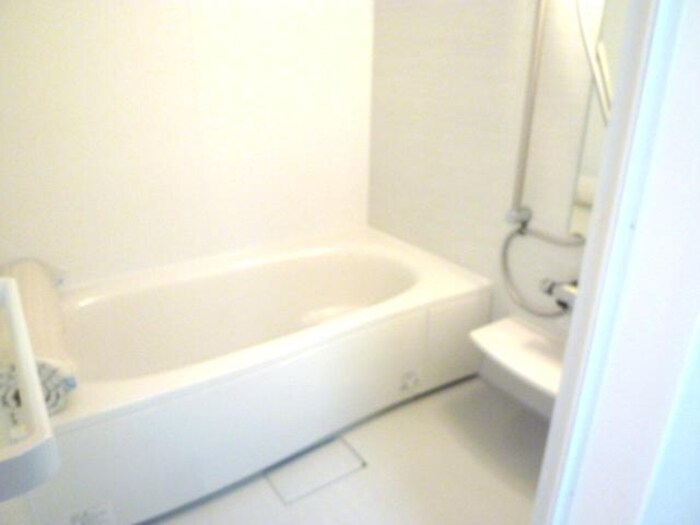 物件内観写真4　(きれいなお風呂です)