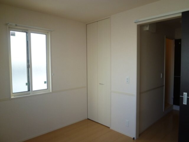 物件内観写真12　(使い勝手のいい寝室です)