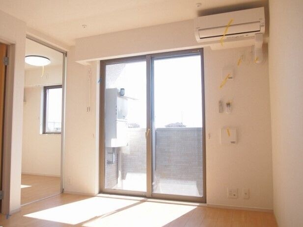 物件内観写真2　(ゆったり過ごせる居間です)