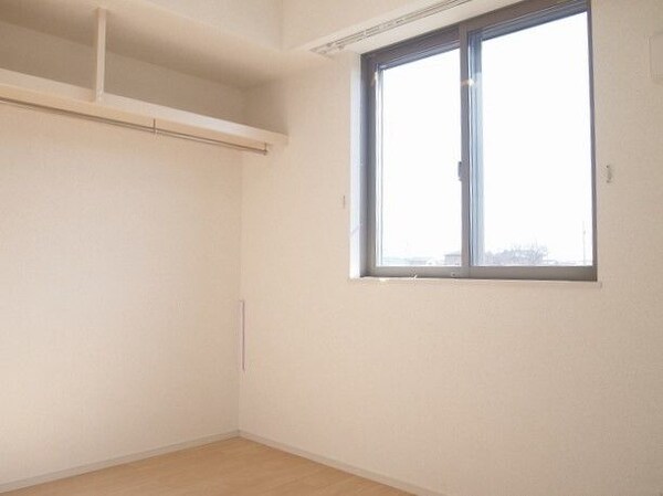 寝室(使い勝手のいい寝室です)