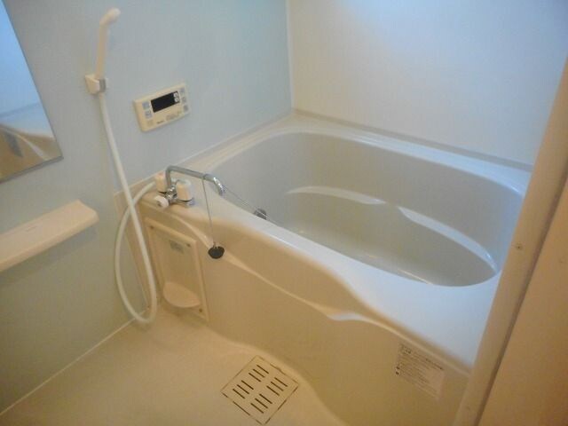 物件内観写真5　(きれいなお風呂です)