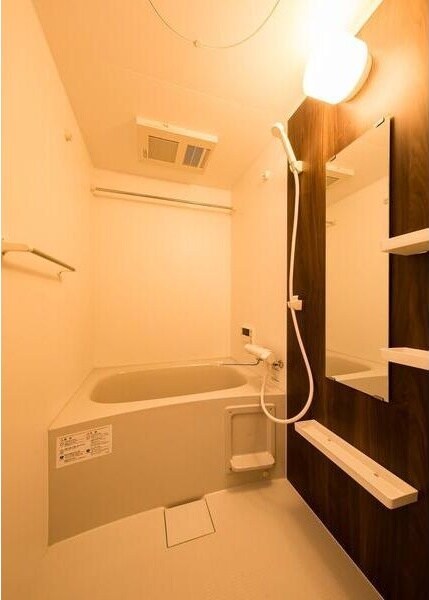 物件内観写真6　(日々の疲れを癒すお風呂付です)