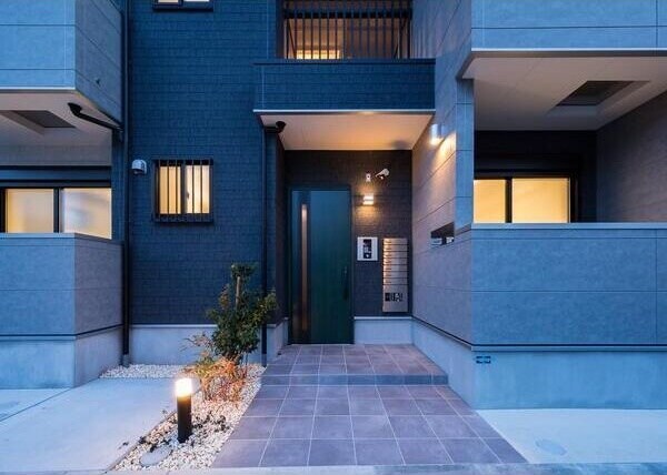 物件外観写真3　(エントランスです)