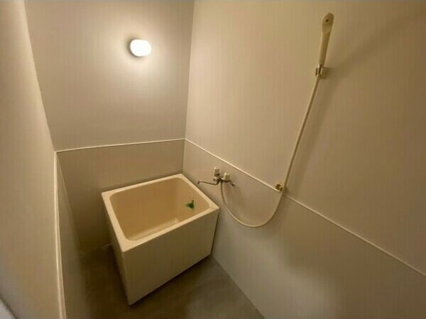 物件内観写真5　(落ち着いた空間のお風呂です)