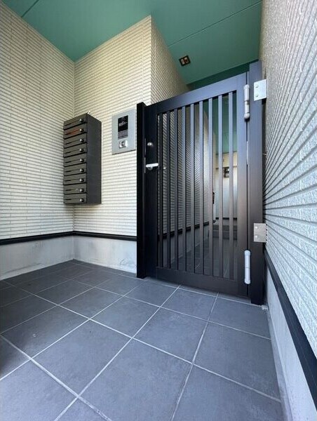 物件外観写真2　(建物の内部です)