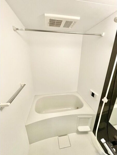 物件内観写真5　(日々の疲れを癒すお風呂付です)