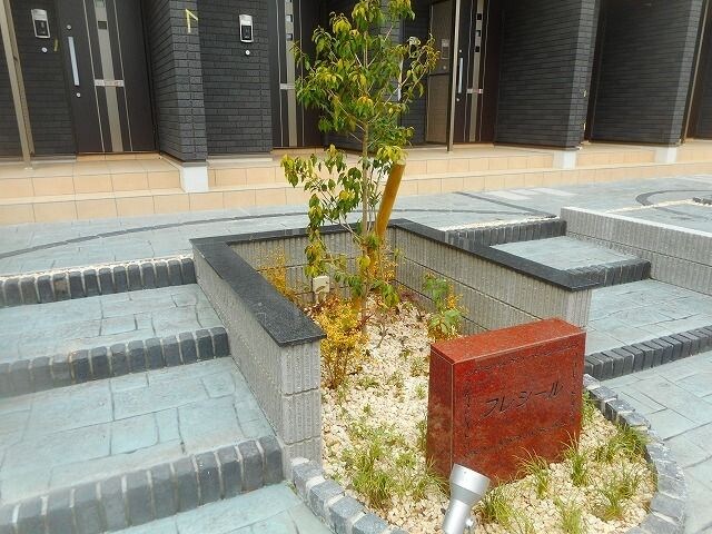 物件外観写真2　(建物の内部です)