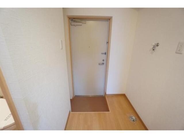 物件内観写真10　(きれいな玄関です)
