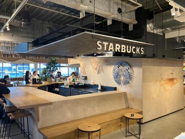 周辺環境(スターバックスコーヒー名古屋みなと蔦屋書店 483m)