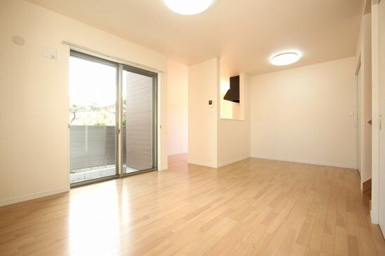 物件内観写真3　(ゆったり過ごせる居間です)