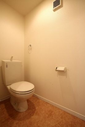 物件内観写真7　(清潔感のあるトイレです)