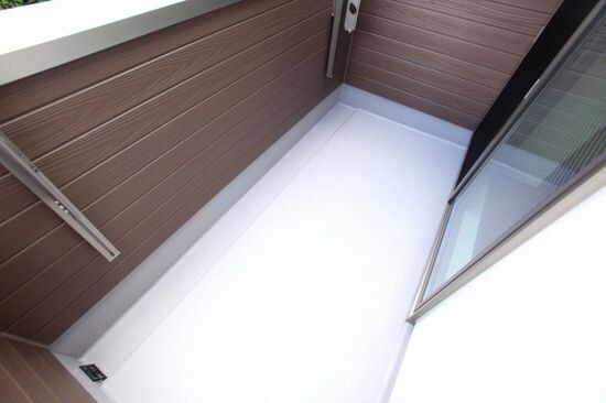 物件内観写真13　(開放的で明るい空間を演出してくれるバルコニーです)