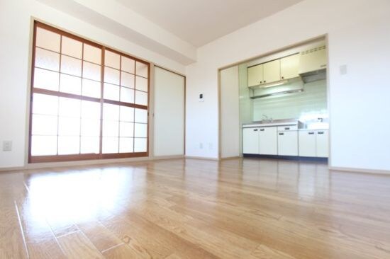 物件内観写真4　(使いやすい居間です)