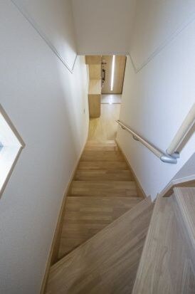 物件内観写真14　(階段です)