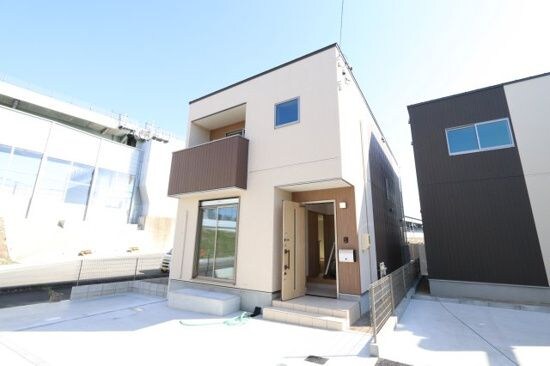 物件外観写真1　(きれいな外観です)