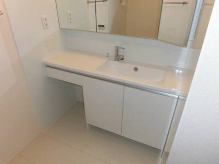 物件内観写真4　(コンパクトで使いやすい洗面所)