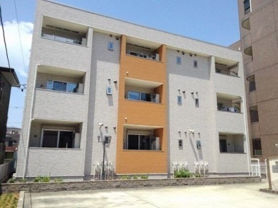 物件外観写真1　(外観もきれいです)