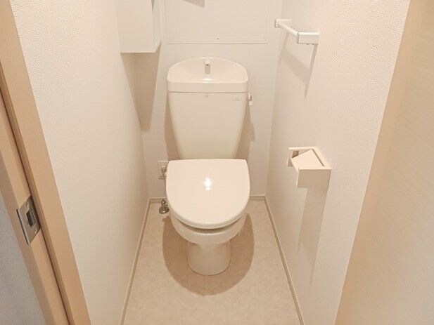 物件内観写真7　(シンプルで使いやすいトイレです)