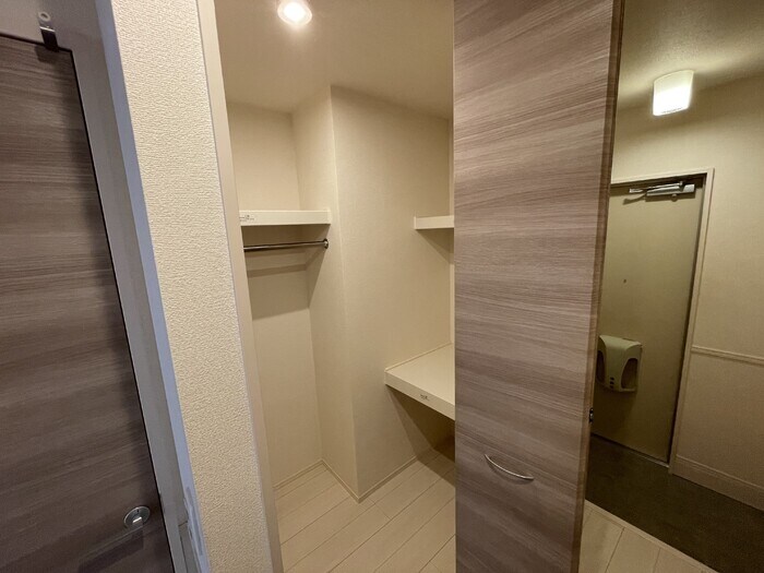 物件内観写真10　(収納スペース豊富です)