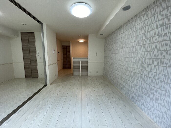 物件内観写真14　(こちらの居間で趣味の時間をお楽しみください)